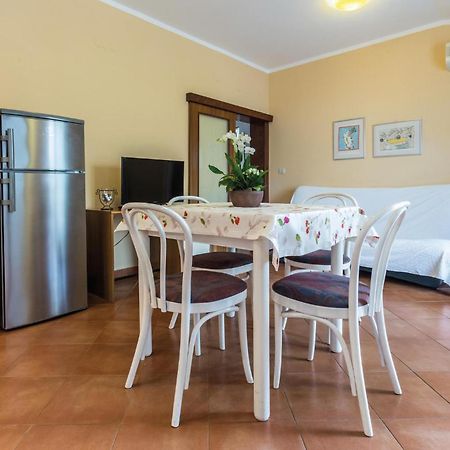 Gorgeous Apartment In Porec With Kitchen Eksteriør bilde