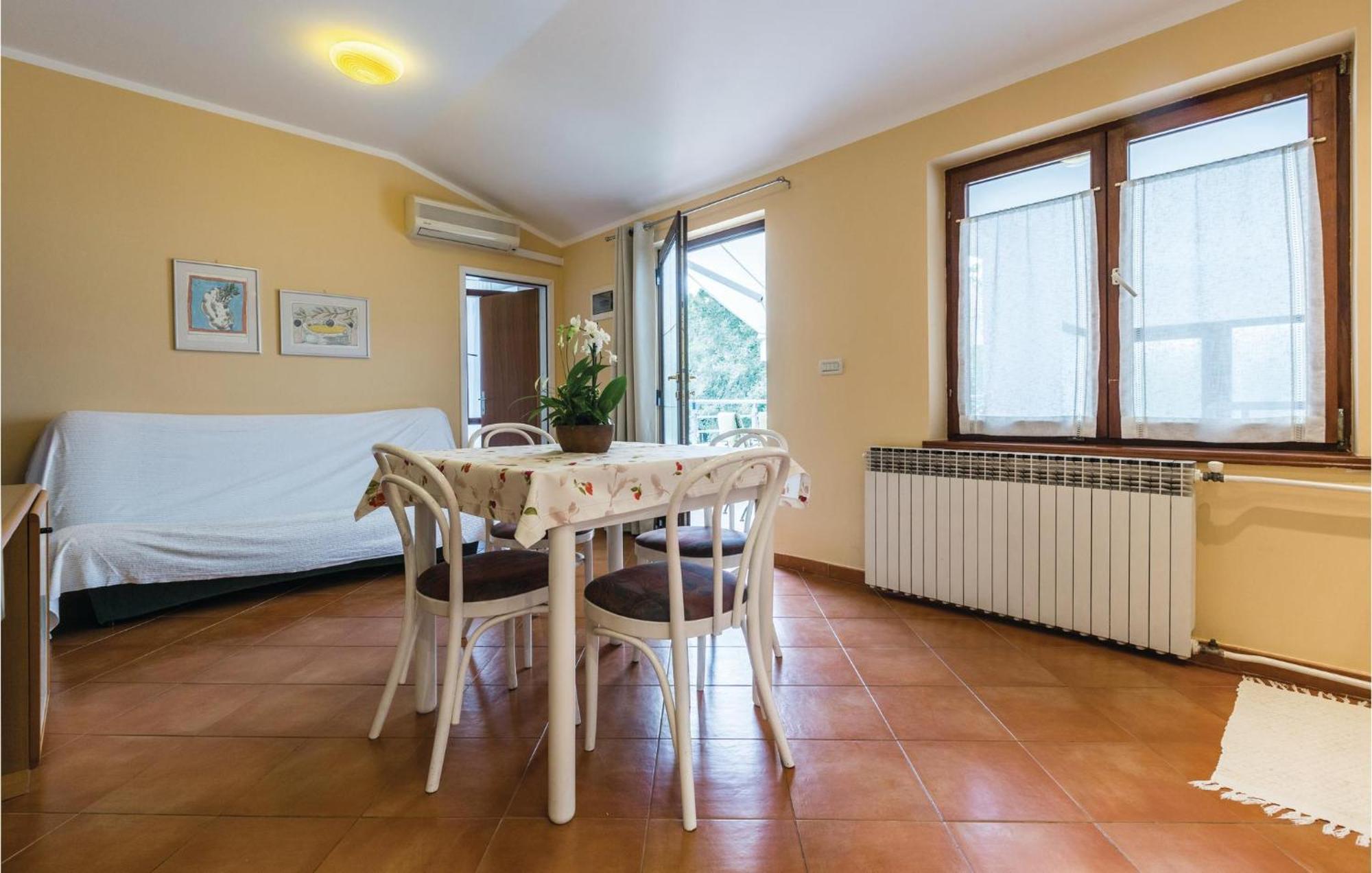 Gorgeous Apartment In Porec With Kitchen Eksteriør bilde