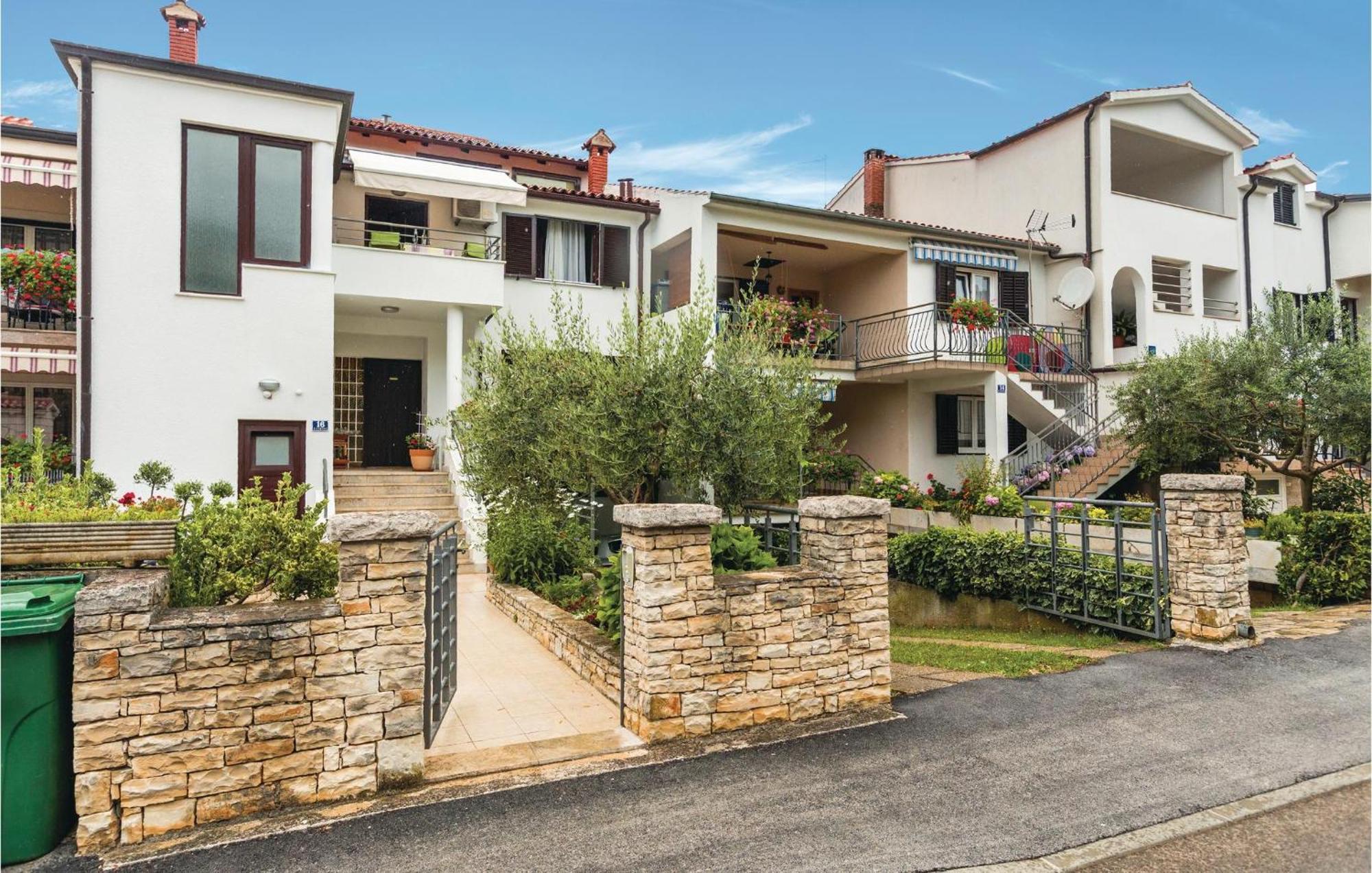 Gorgeous Apartment In Porec With Kitchen Eksteriør bilde