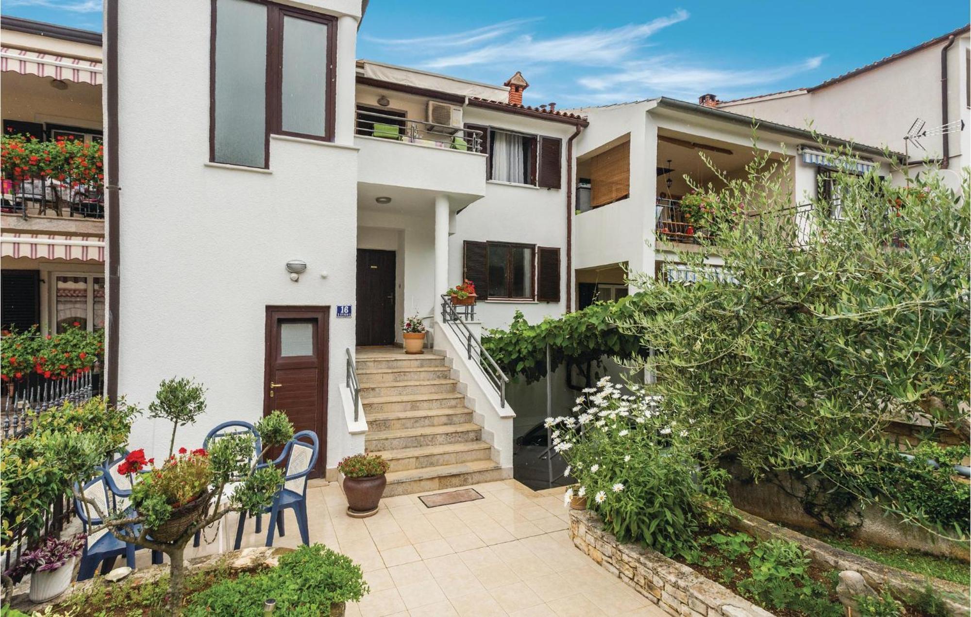 Gorgeous Apartment In Porec With Kitchen Eksteriør bilde